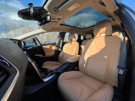 2019 Volvo V40 - thumbnail 2