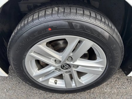 2022 Toyota Corolla 1.8 Hybrid Luna Saloon €20,500 thumbnail