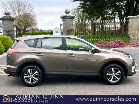 2016 Toyota Rav4 - thumbnail 2