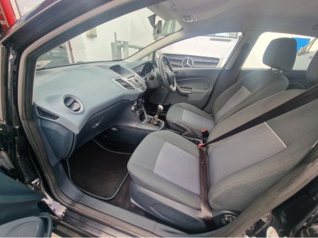 2011 Ford Fiesta - thumbnail 26