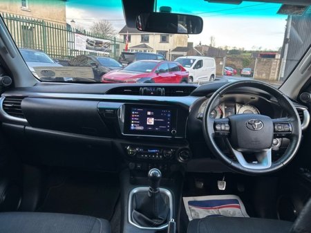 2025 Toyota Hilux HILUX 2.8 SR5 DOUBLE CAB €48,000 thumbnail