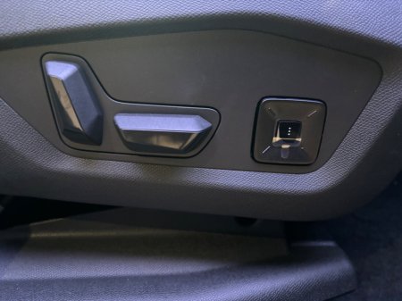 2026 Peugeot 5008 BEV 73kwh 210hp GT Exclusive €61,000 thumbnail