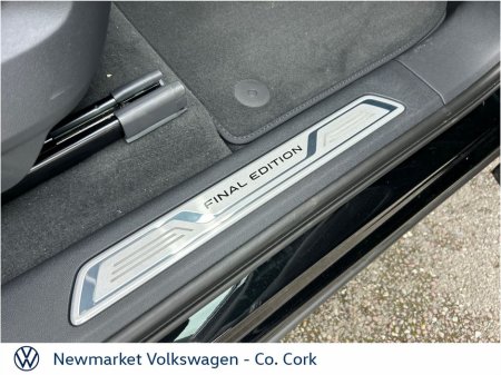 2026 Volkswagen Touareg - view 4