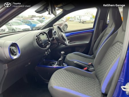 2022 Toyota Aygo X 1.0 DESIGN BITONE €16,450 thumbnail