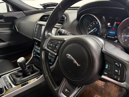 2016 Jaguar XE 2.0D R-sport (163PS) 4DR €12,777 thumbnail