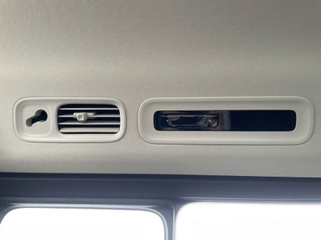 2025 Volkswagen ID.Buzz ID.BUZZ STYLE 86KWH 280BHP LWB €66,975 thumbnail