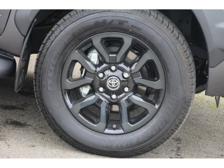 2025 Toyota Hilux - thumbnail 25