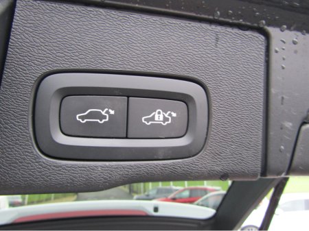 2023 Volvo XC60 T6 PHEV PLUS DARK AWD 5DR AUTO thumbnail