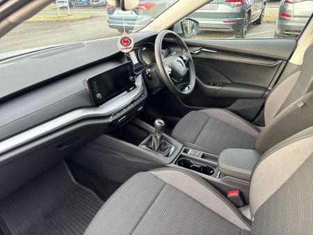 2024 Skoda Octavia - thumbnail 2