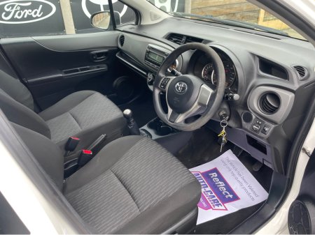 2012 Toyota Yaris - thumbnail 12