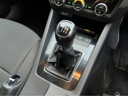 2018 Skoda Octavia STYLE 1.0 PETROL //HIGH SPEC//SAT NAV//REVERSE CAMERA// €13,950 thumbnail