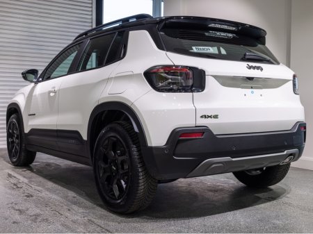 2026 Jeep Avenger 4XE Upland €39,995 thumbnail