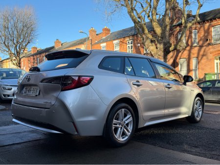 2022 Toyota Corolla 1.8 Hybrid Luna, New Nct 01/2028, Full Service History (16 Stamps!), Reversing Camera, Bluetooth, Cruise Control, Lane Assist, A/C, Alloys, Parking Sensors, 5 Door, Finance Available, Service Included €15,750 thumbnail