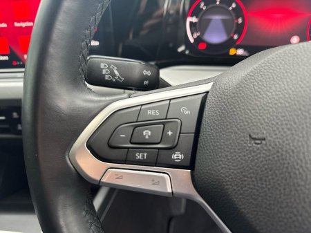 2023 Volkswagen Golf 2.0 TDI 115HP Life €24,975 thumbnail