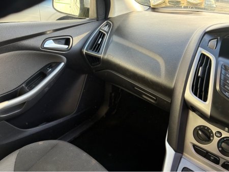 2012 Ford Focus - thumbnail 20