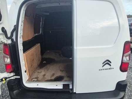 2021 Citroen Berlingo Enterprise 650 Van 1.5 Diesel with 3 seats in front and side loading door. thumbnail