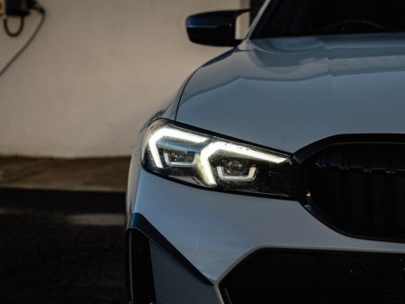 2022 BMW 3 Series - view 3