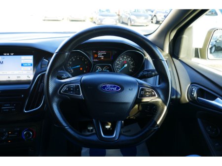 2018 Ford Focus - thumbnail 23