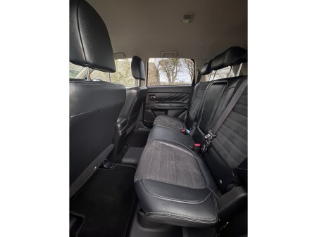 2016 Mitsubishi Outlander - thumbnail 23