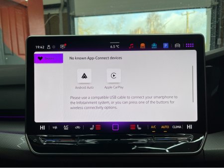 2025 Volkswagen Golf 2025 VOLKSWAGEN GOLF 5D 2.0 AUTOMATIC / CRUISE CONTROL / REVERSE CAMERA / HEATED SEATS / PADDLE SHIFTERS / APPLE CARPLAY / AMBIENT LIGHTS thumbnail