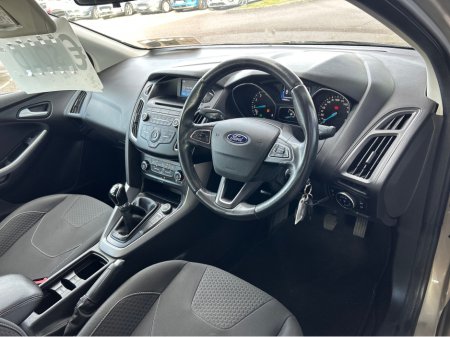 2017 Ford Focus - view 4