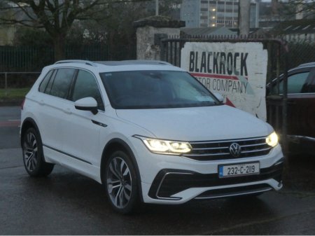 2023 Volkswagen Tiguan R-LINE 2.0 TDI MANUAL 6SPEED FWD 150HP 5DR €40,450 thumbnail