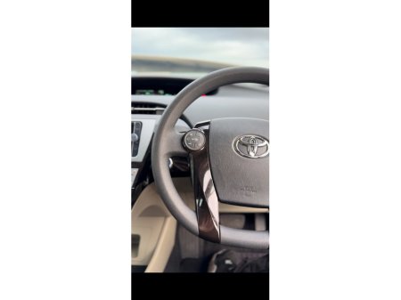 2013 Toyota Prius - thumbnail 11