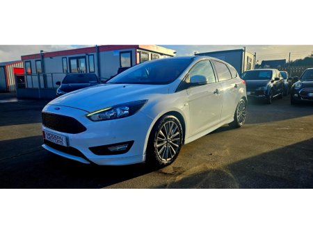 2018 Ford Focus - thumbnail 17