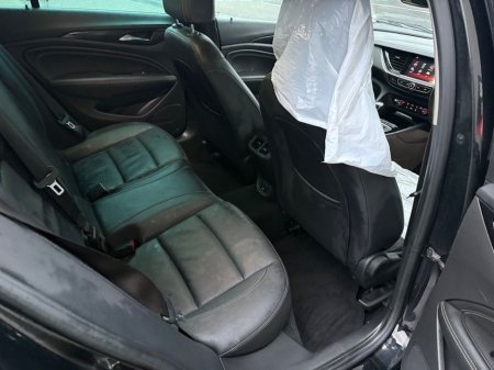 2018 Vauxhall Insignia 1.6 CDTi 136 Elite Nav - Estate €12,990 thumbnail