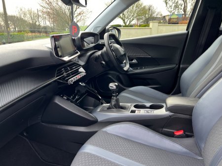 2020 Peugeot 2008 1.2 Puretech 100bhp Allure €17,950 thumbnail