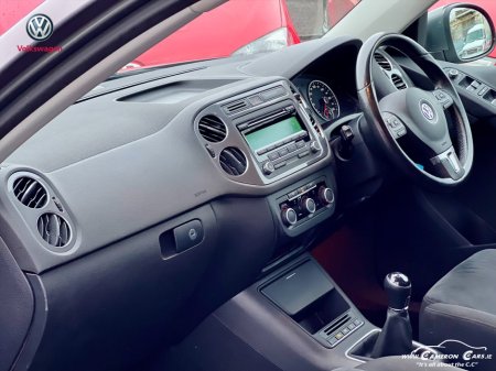 2014 Volkswagen Tiguan SPORT 2.0 TDI MANUAL 6SPEED FWD 110HP 5DR €9,950 thumbnail