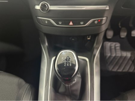 2021 Peugeot 308 - thumbnail 18