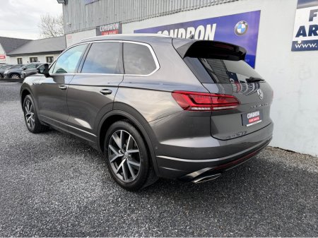 2019 Volkswagen Touareg - thumbnail 2