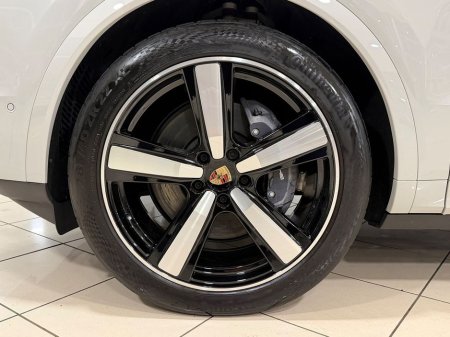 2025 Porsche Cayenne 3.0 V6 E-HYBRID=LOW MILES//HUGE SPEC//AS NEW=2 YEAR WARRANTY=TAILORED FINANCE PACKAGES AVAILABLE=TRADE IN'S WELCOME €114,995 thumbnail