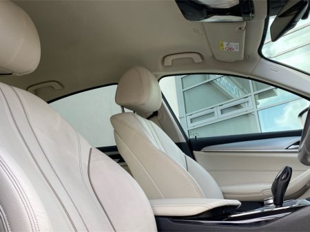 2022 BMW 5 Series - thumbnail 11