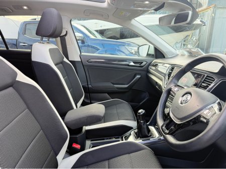 2020 Volkswagen T-Roc SPORT 2.0 TDI MANUAL 6SPEED FWD 150HP 5DR €24,950 thumbnail