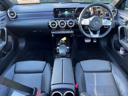 2019 Mercedes-Benz A Class A200d AMG-LINE PREMIUM PLUS // OPENING PAN ROOF // LEATHER HEATED SEATS // VIRTUAL COCKPIT €26,900 thumbnail