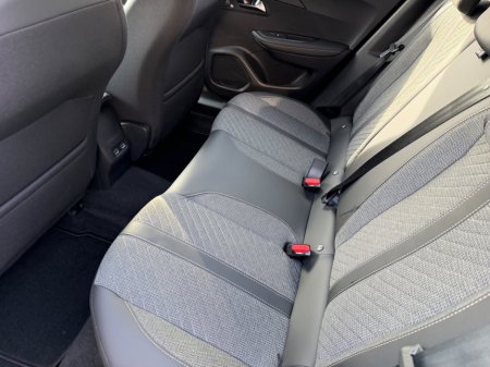 2025 Peugeot 2008 - thumbnail 9