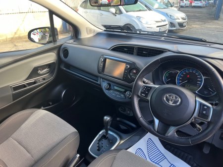 2016 Toyota Yaris - thumbnail 10