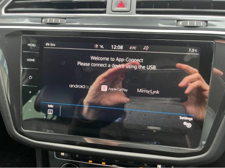 2020 Volkswagen Tiguan R-LINE 4MOTION AUTOMATIC 2.0 DIESEL //MASSIVE SPEC//DYNAUDIO SOUND SYSTEM//FULL LEATHER HEATED SEATS//360 PARKING CAMERAS//HEAD UP DISPLAY// €35,950 thumbnail