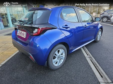2023 Toyota Yaris - thumbnail 2