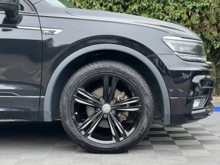 2018 Volkswagen Tiguan R-LINE 4MOTION BLACK EDITION 2.0 TDI // FULL SERVICE HISTORY // LEATHER HEATED SEATS // 360 PARKING CAMERAS €29,900 thumbnail