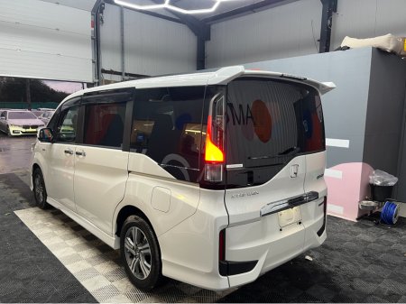 2019 Honda Stepwagon - thumbnail 3
