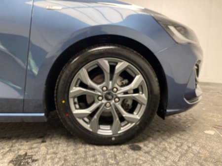 2023 Ford Focus - thumbnail 5