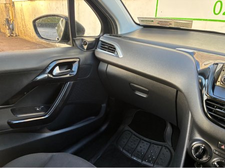 2013 Peugeot 208 - thumbnail 20