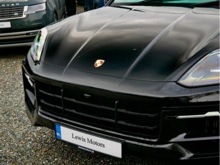 2025 Porsche Cayenne - thumbnail 8