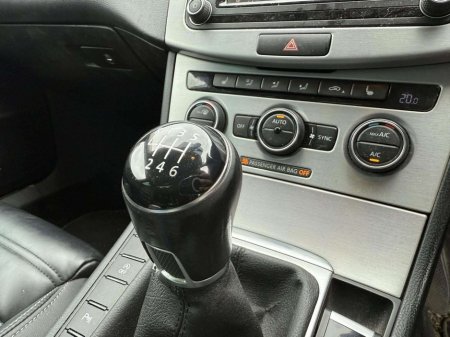 2016 Volkswagen Passat - thumbnail 4