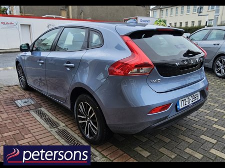 2017 Volvo V40 2.0 D2 MOMENTUM NAV + 120BHP 5DR €12,950 thumbnail