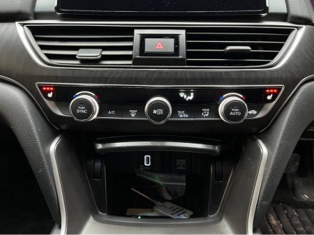 2020 Honda Accord 2020 HONDA ACCORD EX 2.0 AUTOMATIC / CRUISE CONTROL / REVERSE CAMERA / ELECTRIC MEMORY & HEATED SEATS / PADDLE SHIFTERS / HEATED REAR SEATS thumbnail