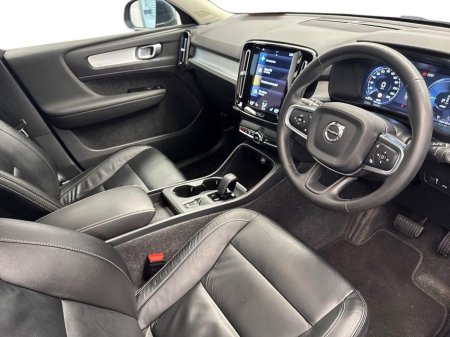 2022 Volvo XC40 - thumbnail 6